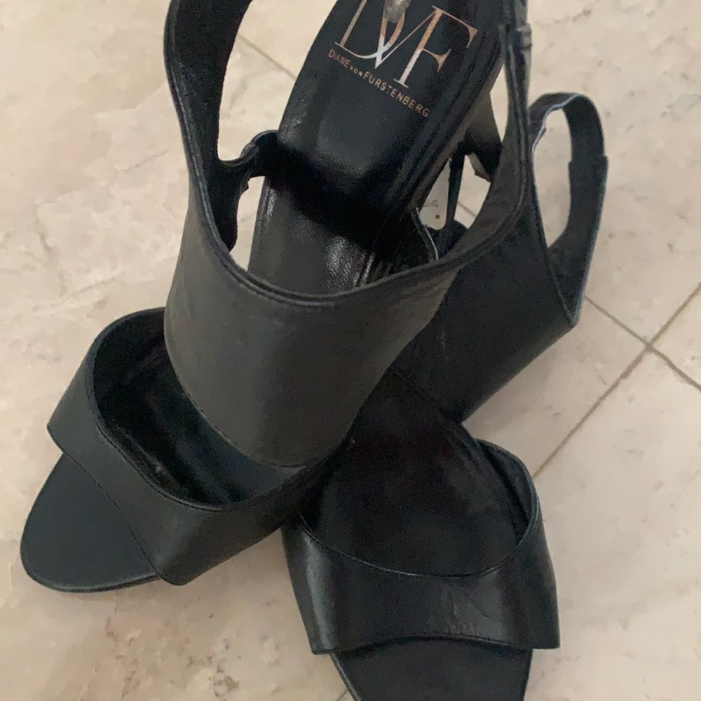Diane Von Furstenberg kitten heel black heels
